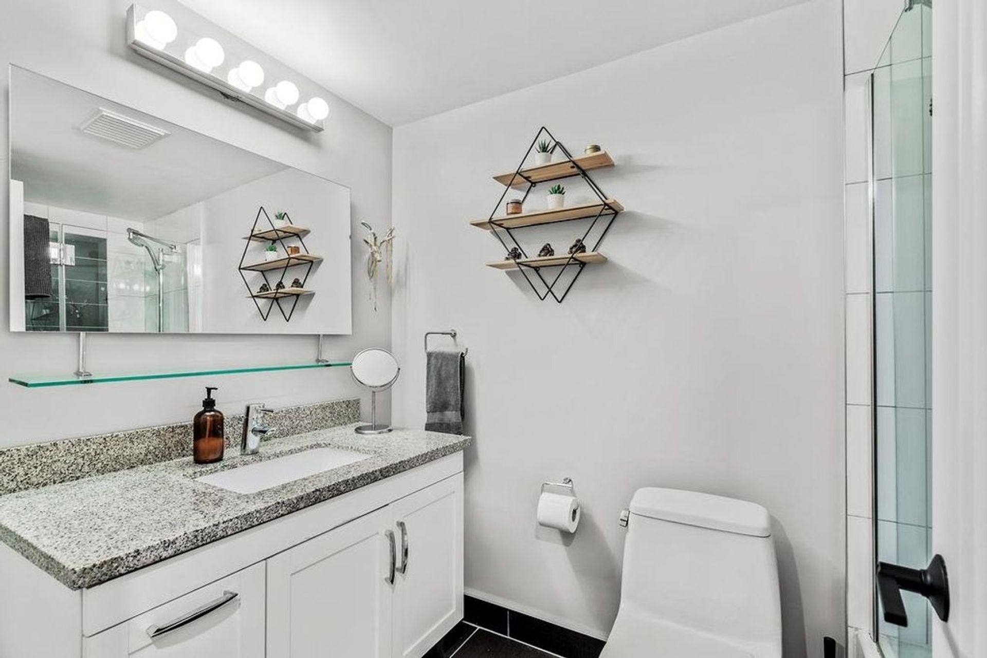 103 - 1260 W 10th Avenue, Fairview VW, Vancouver West - 1260-w-10th-avenue-fairview-vw-vancouver-west-32 103 - 1260 W 10th Avenue, Fairview VW, Vancouver West - 1260-w-10th-avenue-fairview-vw-vancouver-west-32