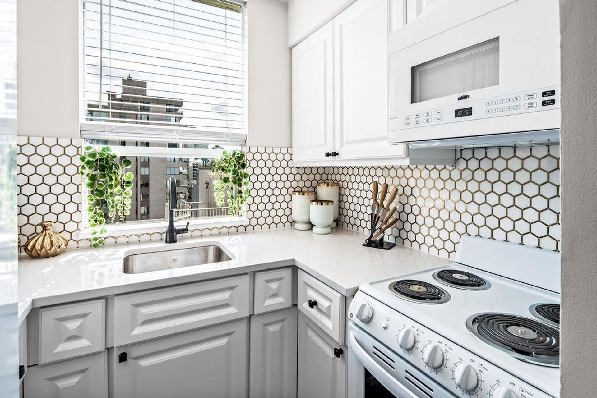 1103 - 1534 Harwood Street, West End VW, Vancouver West - 1534-harwood-street-west-end-vw-vancouver-west-13 1103 - 1534 Harwood Street, West End VW, Vancouver West - 1534-harwood-street-west-end-vw-vancouver-west-13