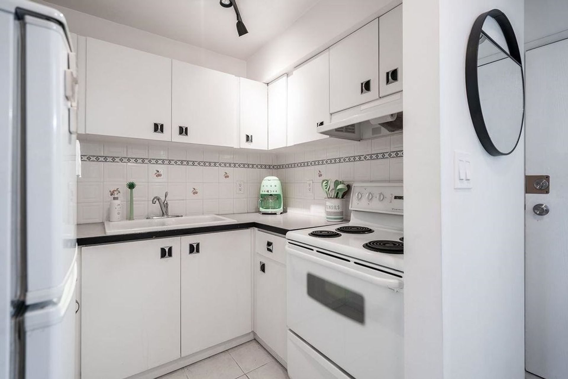 213 - 1440 E Broadway, Grandview Woodland, Vancouver East - 1440-e-broadway-grandview-woodland-vancouver-east-10 213 - 1440 E Broadway, Grandview Woodland, Vancouver East - 1440-e-broadway-grandview-woodland-vancouver-east-10