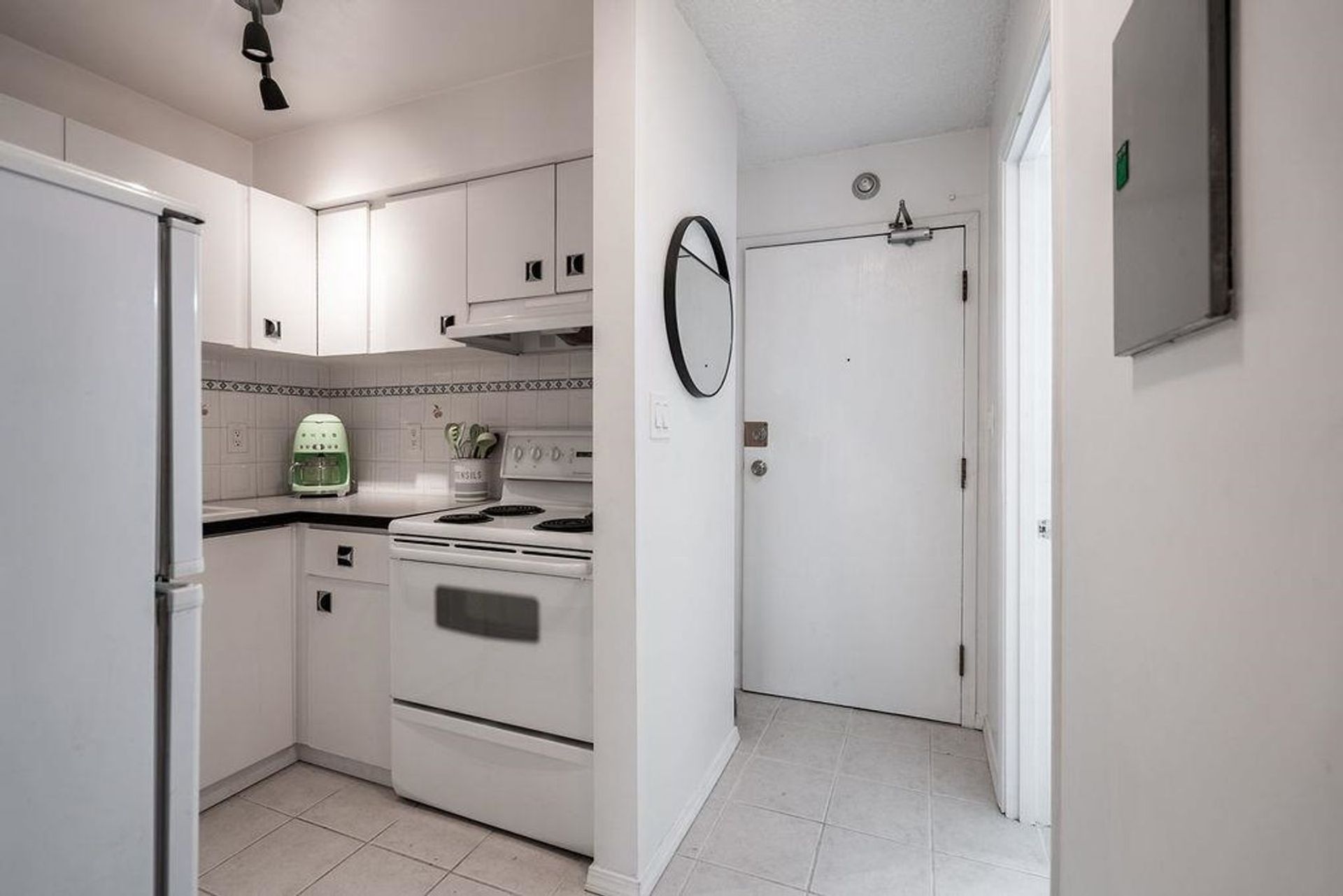 213 - 1440 E Broadway, Grandview Woodland, Vancouver East - 1440-e-broadway-grandview-woodland-vancouver-east-13 213 - 1440 E Broadway, Grandview Woodland, Vancouver East - 1440-e-broadway-grandview-woodland-vancouver-east-13