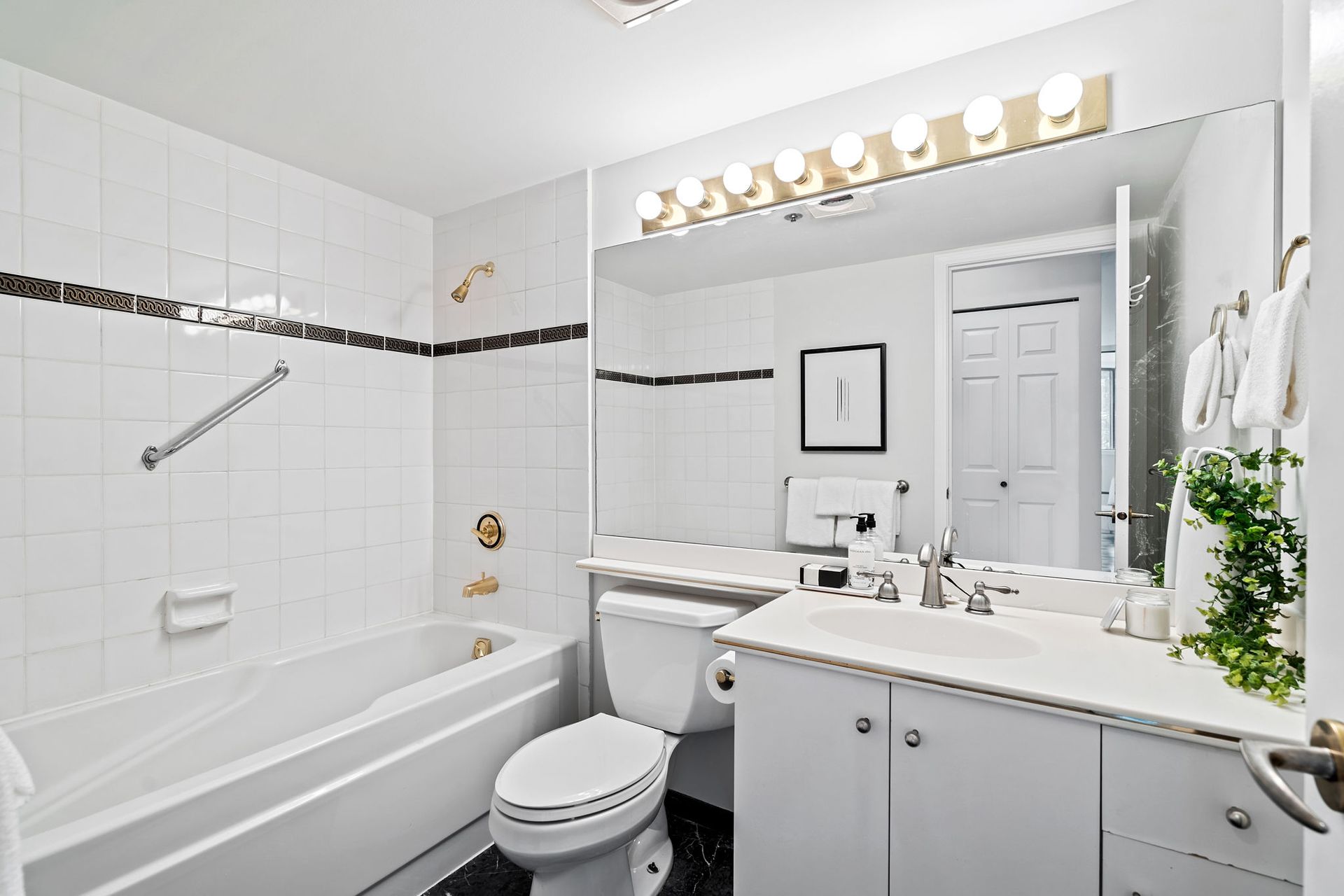 411 - 2201 Pine Street, Fairview VW, Vancouver West - 2201pinest-29 411 - 2201 Pine Street, Fairview VW, Vancouver West - 2201pinest-29