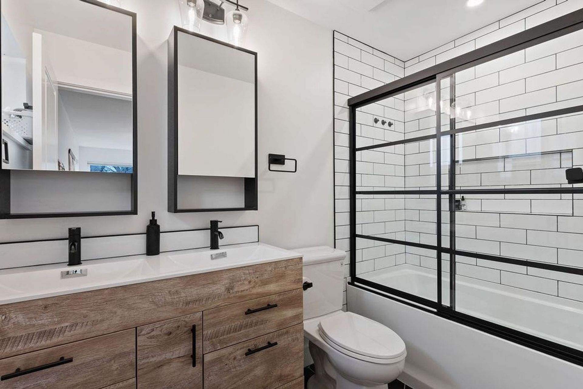 1795 Victoria Drive, Grandview Woodland, Vancouver East - 1795-victoria-drive-grandview-woodland-vancouver-east-14 1795 Victoria Drive, Grandview Woodland, Vancouver East - 1795-victoria-drive-grandview-woodland-vancouver-east-14