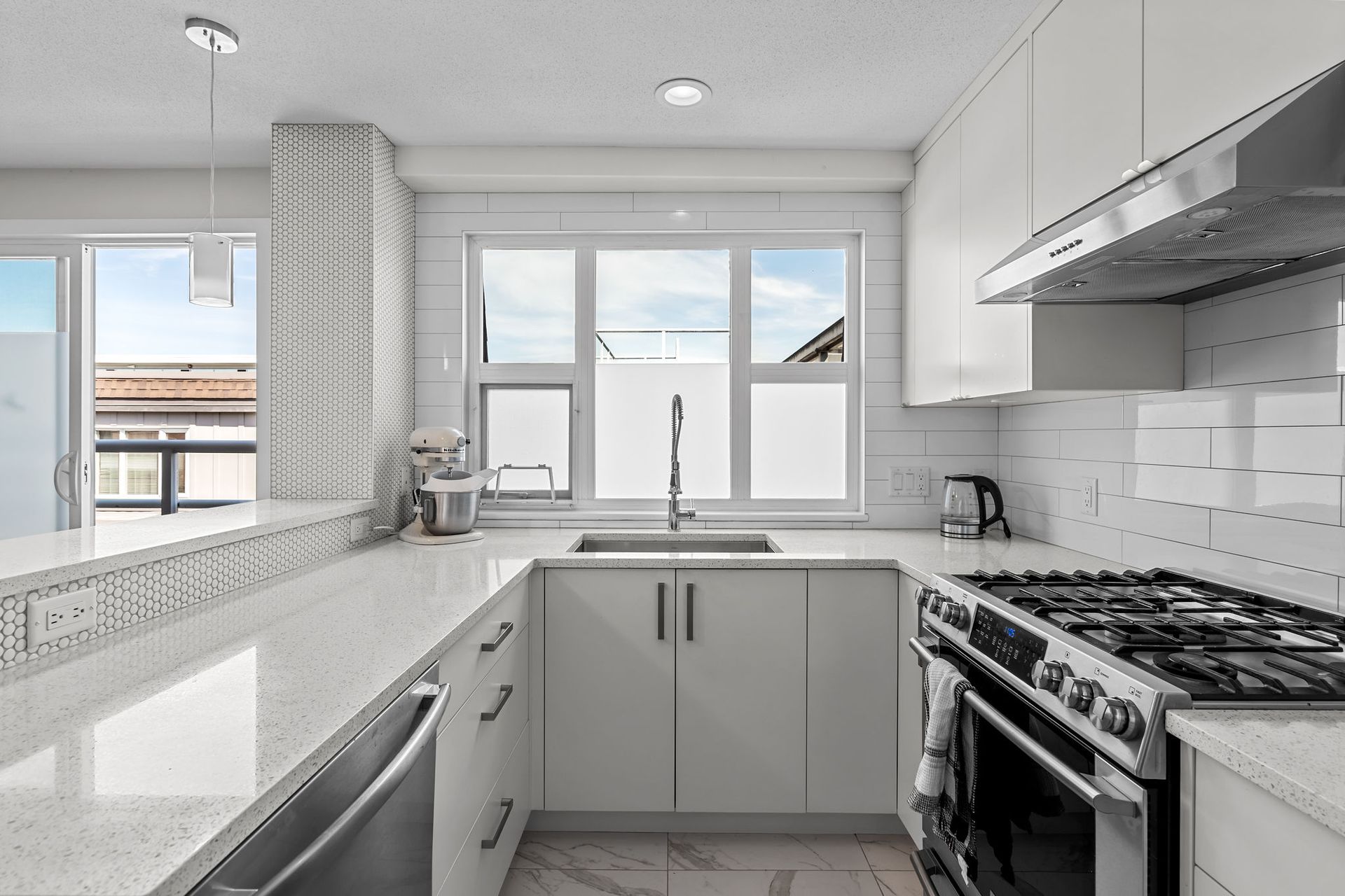 401 - 2071 W 42nd Avenue, Kerrisdale, Vancouver West - 2071w42ndave-25 401 - 2071 W 42nd Avenue, Kerrisdale, Vancouver West - 2071w42ndave-25