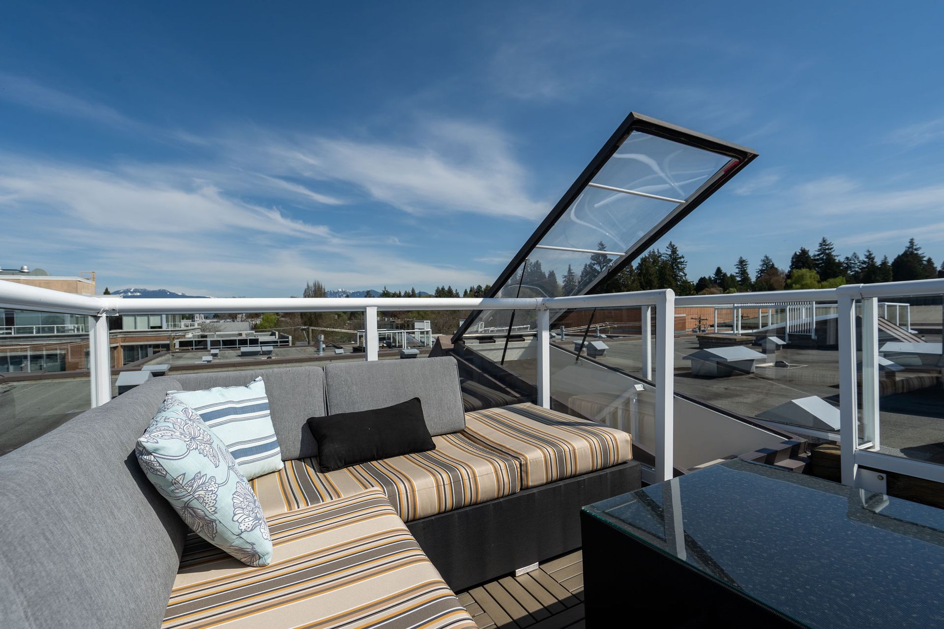 401 - 2071 W 42nd Avenue, Kerrisdale, Vancouver West - 2071w42ndave-39 401 - 2071 W 42nd Avenue, Kerrisdale, Vancouver West - 2071w42ndave-39