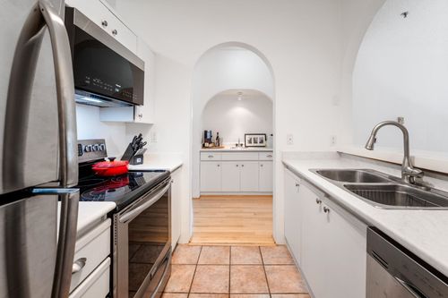 201 - 1924 Comox Street, West End VW, Vancouver West - 1924-comox-street-west-end-vw-vancouver-west-09 thumbnail 201 - 1924 Comox Street, West End VW, Vancouver West - 1924-comox-street-west-end-vw-vancouver-west-09