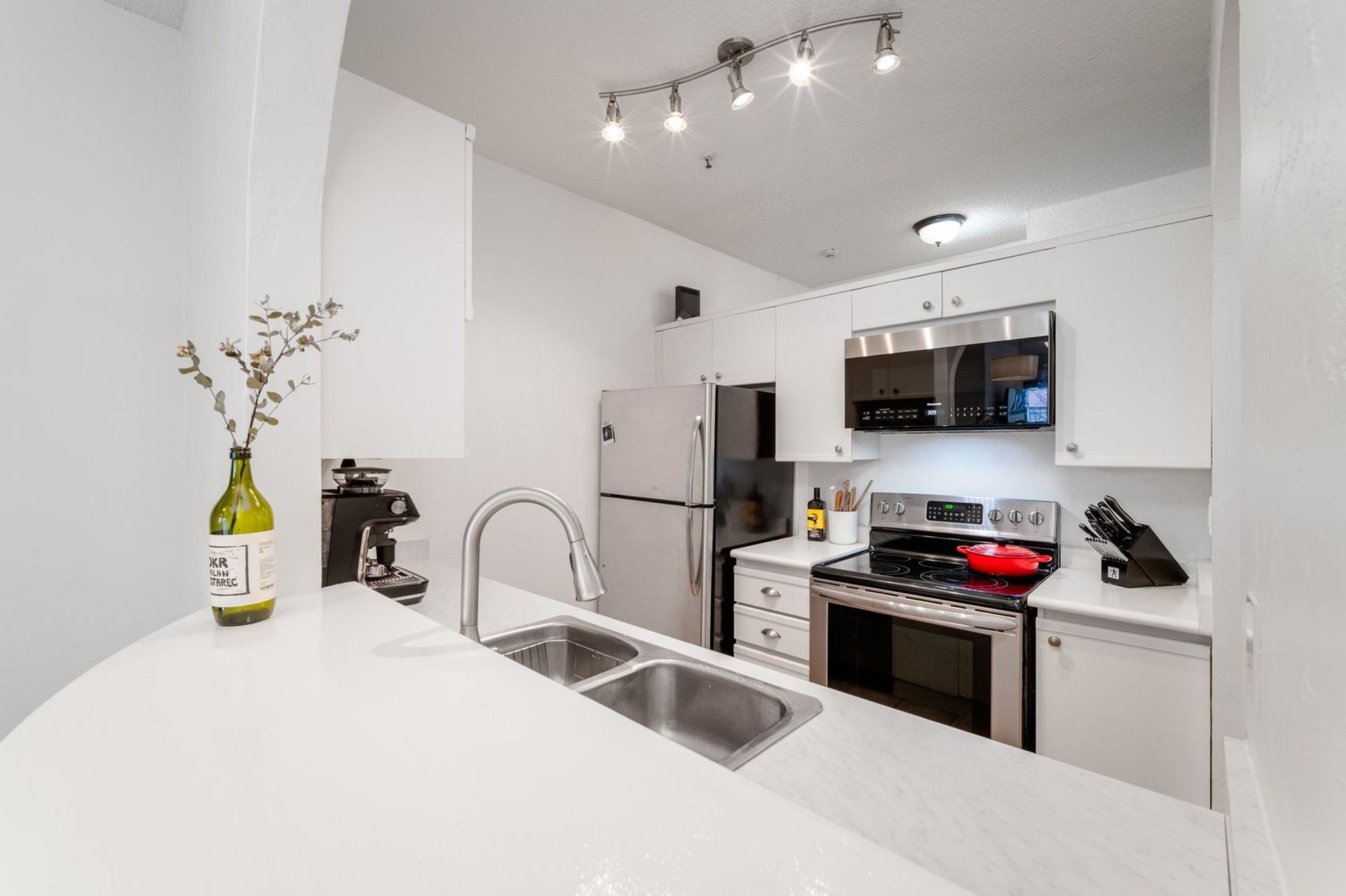 201 - 1924 Comox Street, West End VW, Vancouver West - 1924-comox-street-west-end-vw-vancouver-west-07 201 - 1924 Comox Street, West End VW, Vancouver West - 1924-comox-street-west-end-vw-vancouver-west-07