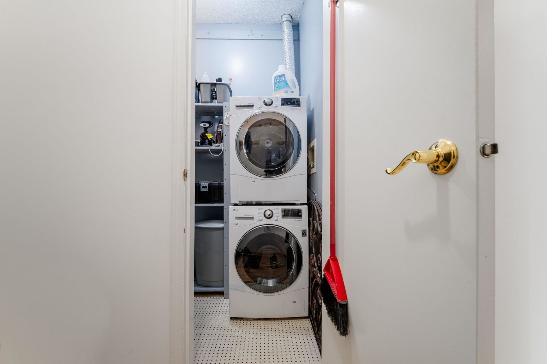 201 - 1924 Comox Street, West End VW, Vancouver West - 1924-comox-street-west-end-vw-vancouver-west-19 201 - 1924 Comox Street, West End VW, Vancouver West - 1924-comox-street-west-end-vw-vancouver-west-19