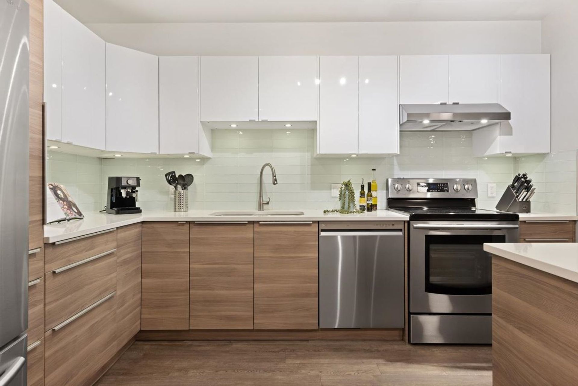 102 - 518 Moberly Road, False Creek, Vancouver West - 518-moberly-road-false-creek-vancouver-west-02 102 - 518 Moberly Road, False Creek, Vancouver West - 518-moberly-road-false-creek-vancouver-west-02