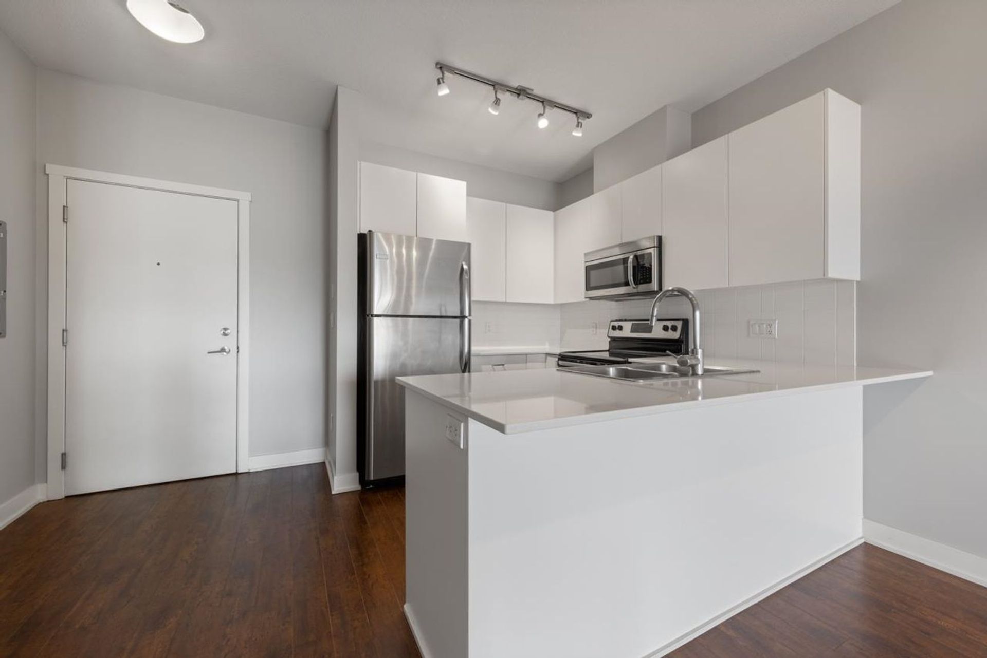 405 - 20460 Douglas Crescent, Langley City, Langley - 20460-douglas-crescent-langley-city-langley-02