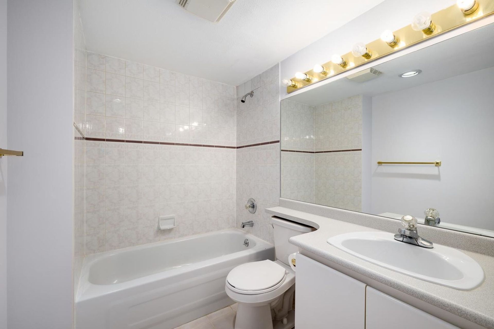 210 - 1823 E Georgia Street, Hastings, Vancouver East - 1823-e-georgia-street-hastings-vancouver-east-19