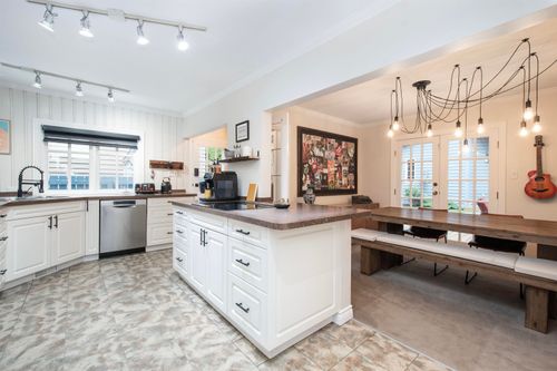 2007 Panorama Drive, Deep Cove, North Vancouver - 2007-panorama-drive-deep-cove-north-vancouver-08