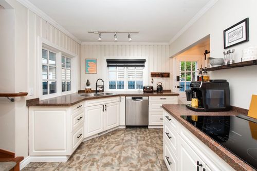 2007 Panorama Drive, Deep Cove, North Vancouver - 2007-panorama-drive-deep-cove-north-vancouver-09