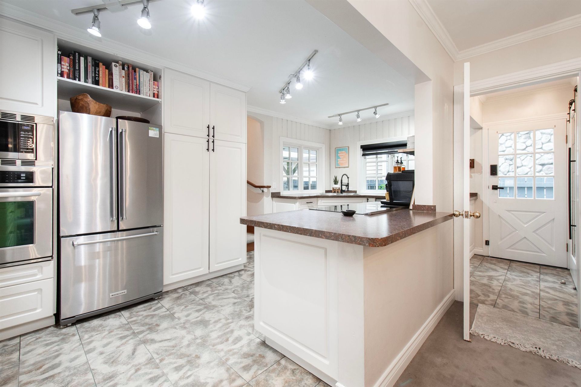 2007 Panorama Drive, Deep Cove, North Vancouver - 2007-panorama-drive-deep-cove-north-vancouver-07