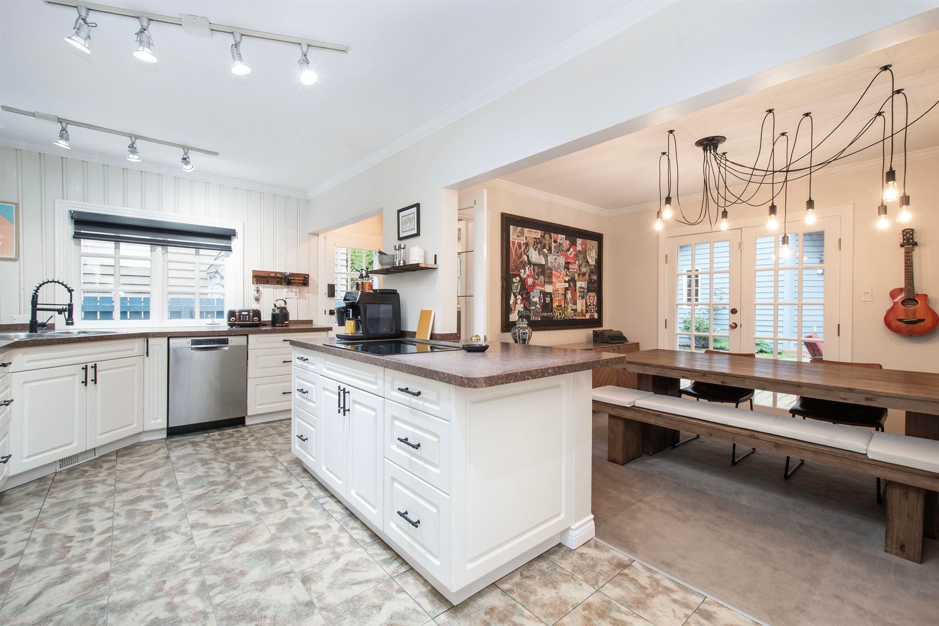 2007 Panorama Drive, Deep Cove, North Vancouver - 2007-panorama-drive-deep-cove-north-vancouver-08