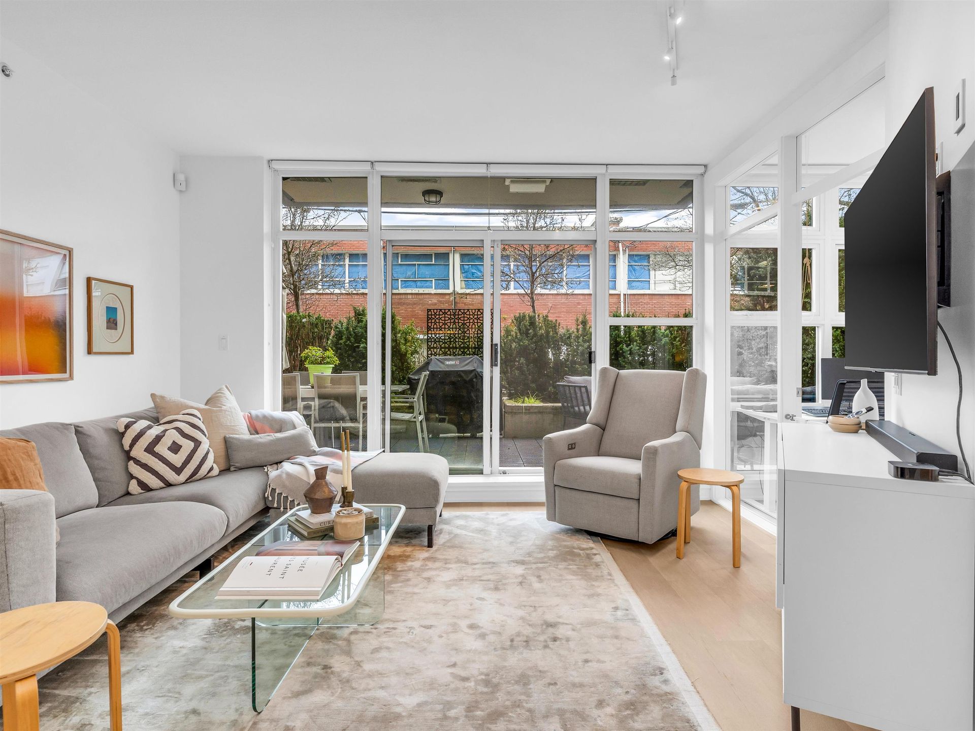 201 - 298 E 11th Avenue, Mount Pleasant VE, Vancouver East - 298-e-11th-avenue-mount-pleasant-ve-vancouver-east-01-1