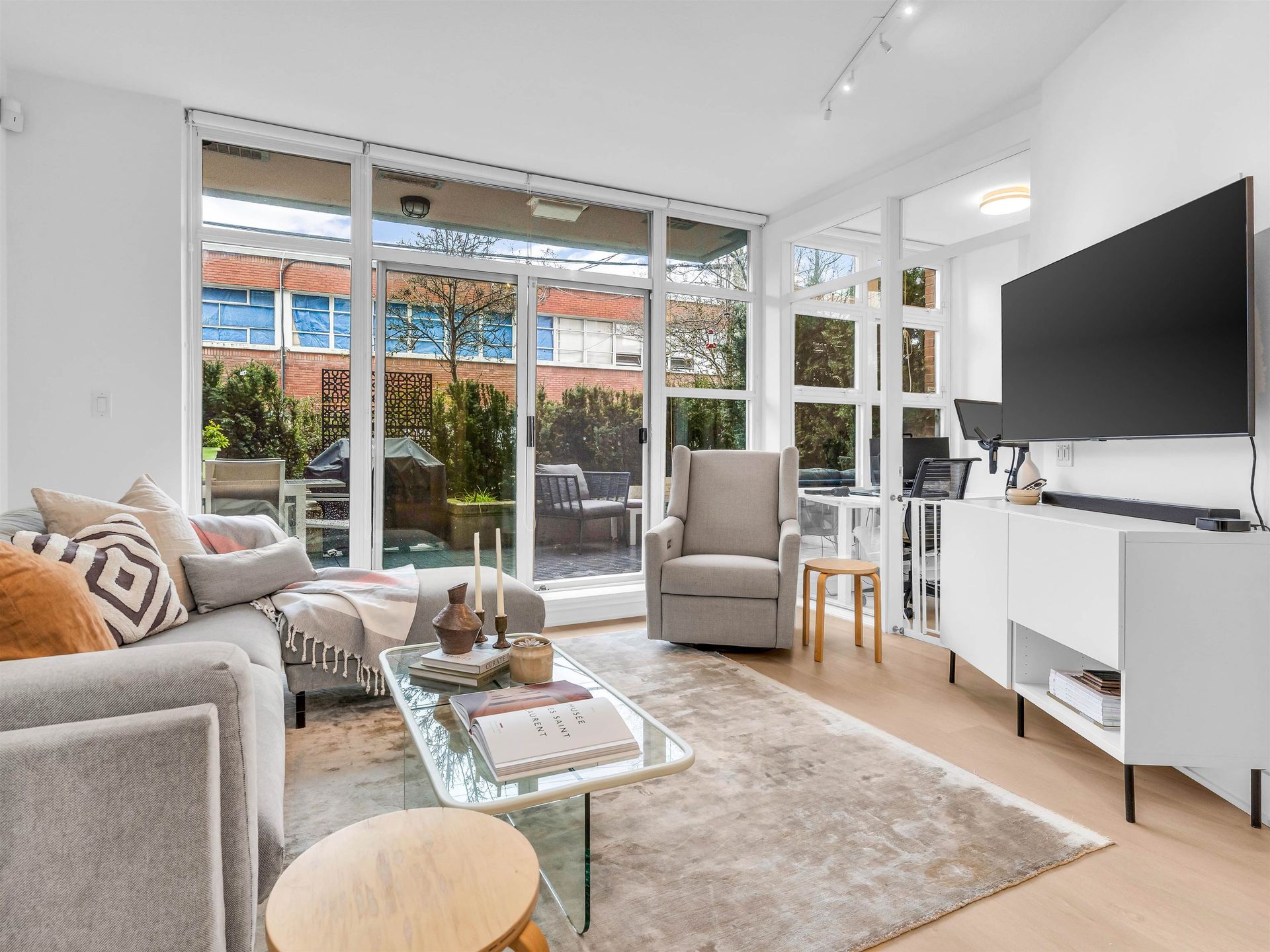 201 - 298 E 11th Avenue, Mount Pleasant VE, Vancouver East - 298-e-11th-avenue-mount-pleasant-ve-vancouver-east-03-1