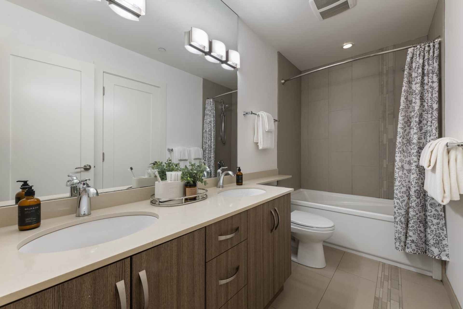 1963 W 13th Avenue, Kitsilano, Vancouver West - 1963-w-13th-avenue-kitsilano-vancouver-west-10 1963 W 13th Avenue, Kitsilano, Vancouver West - 1963-w-13th-avenue-kitsilano-vancouver-west-10