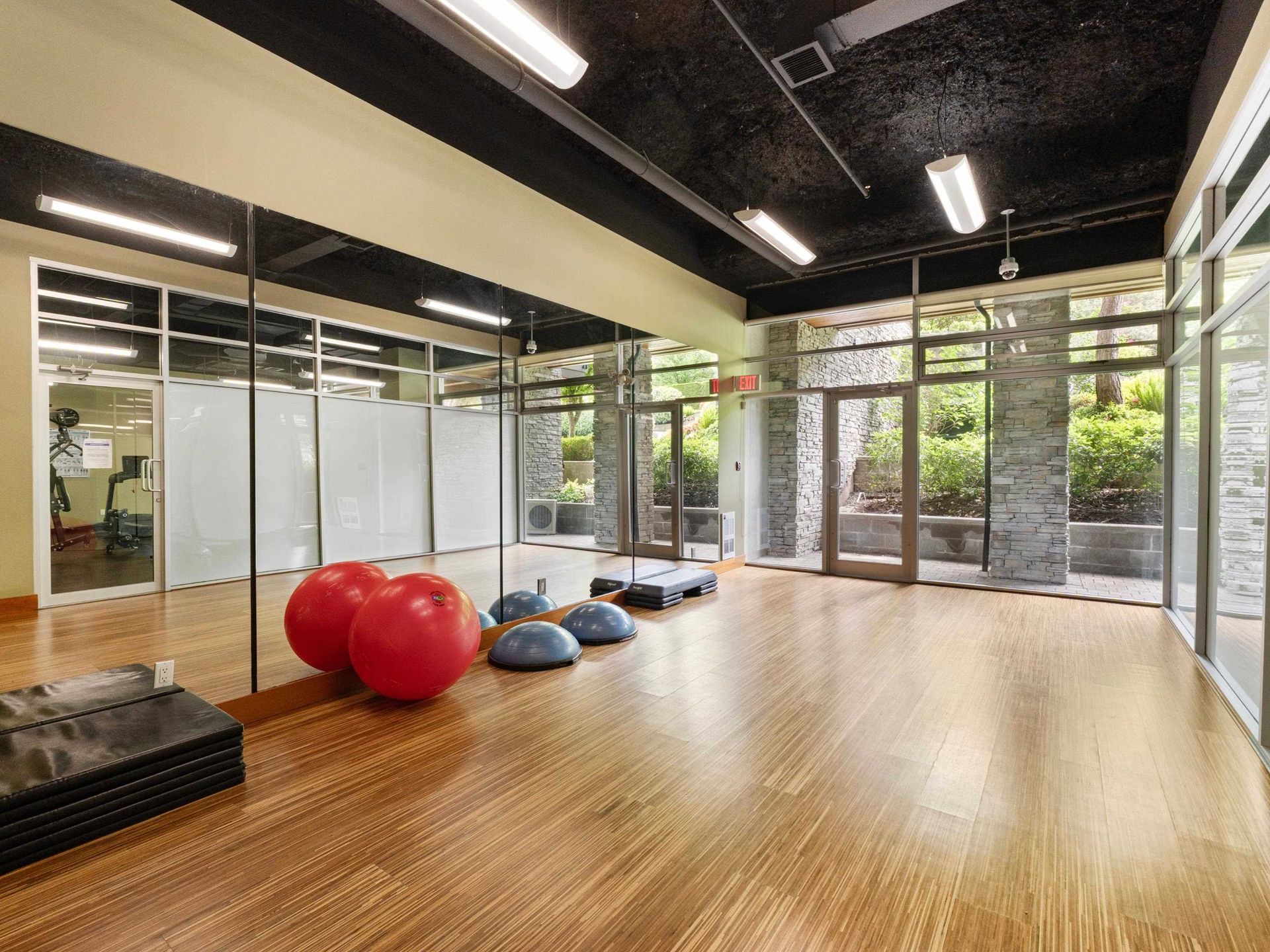 208 - 7428 Byrnepark Walk, South Slope, Burnaby South - 7428-byrnepark-walk-south-slope-burnaby-south-14