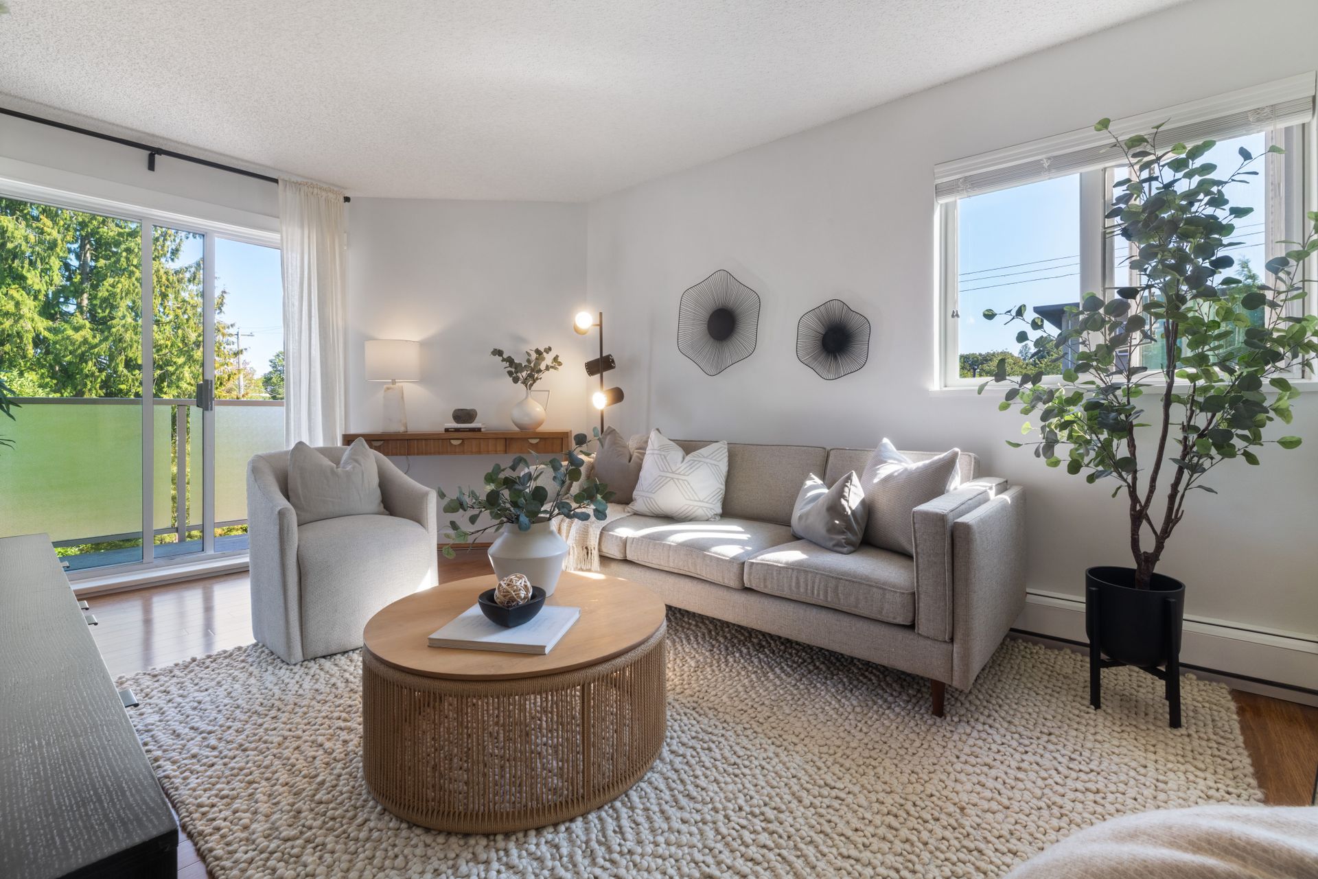 304 - 998 W 19th Avenue, Cambie, Vancouver West photo number 1 304 - 998 W 19th Avenue, Cambie, Vancouver West photo number 1