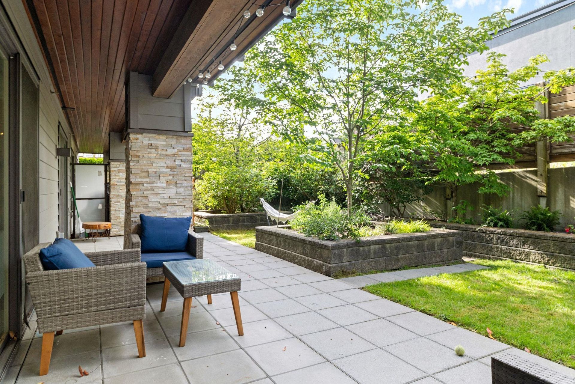 102 - 1661 E 2nd Avenue, Grandview Woodland, Vancouver East - 1661-e-2nd-avenue-grandview-woodland-vancouver-east-02