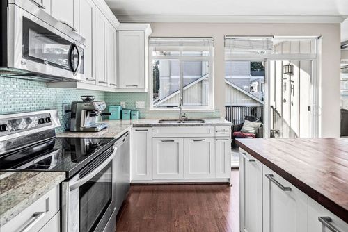 18 - 2925 King George Boulevard, Elgin Chantrell, South Surrey White Rock - 2925-king-george-boulevard-elgin-chantrell-south-surrey-white-rock-09 thumbnail 18 - 2925 King George Boulevard, Elgin Chantrell, South Surrey White Rock - 2925-king-george-boulevard-elgin-chantrell-south-surrey-white-rock-09