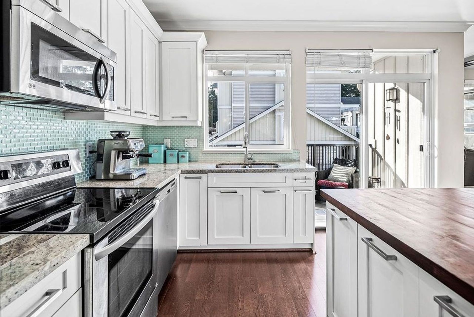 18 - 2925 King George Boulevard, Elgin Chantrell, South Surrey White Rock - 2925-king-george-boulevard-elgin-chantrell-south-surrey-white-rock-09 18 - 2925 King George Boulevard, Elgin Chantrell, South Surrey White Rock - 2925-king-george-boulevard-elgin-chantrell-south-surrey-white-rock-09