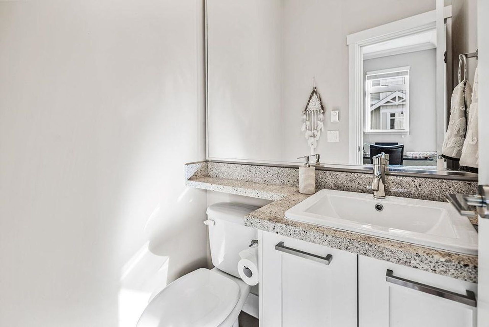 18 - 2925 King George Boulevard, Elgin Chantrell, South Surrey White Rock - 2925-king-george-boulevard-elgin-chantrell-south-surrey-white-rock-16 18 - 2925 King George Boulevard, Elgin Chantrell, South Surrey White Rock - 2925-king-george-boulevard-elgin-chantrell-south-surrey-white-rock-16