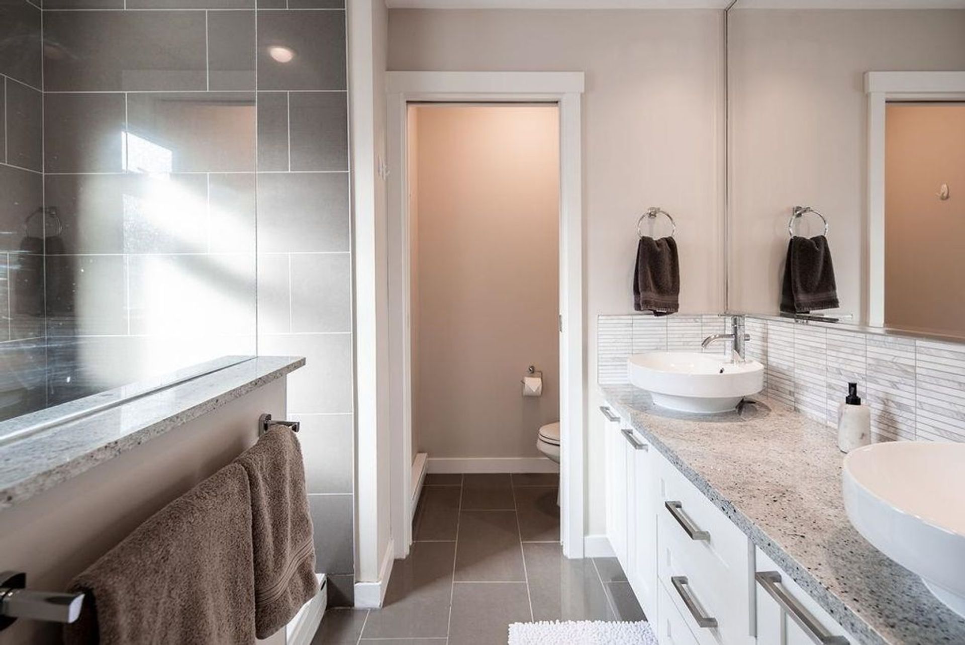 18 - 2925 King George Boulevard, Elgin Chantrell, South Surrey White Rock - 2925-king-george-boulevard-elgin-chantrell-south-surrey-white-rock-23 18 - 2925 King George Boulevard, Elgin Chantrell, South Surrey White Rock - 2925-king-george-boulevard-elgin-chantrell-south-surrey-white-rock-23