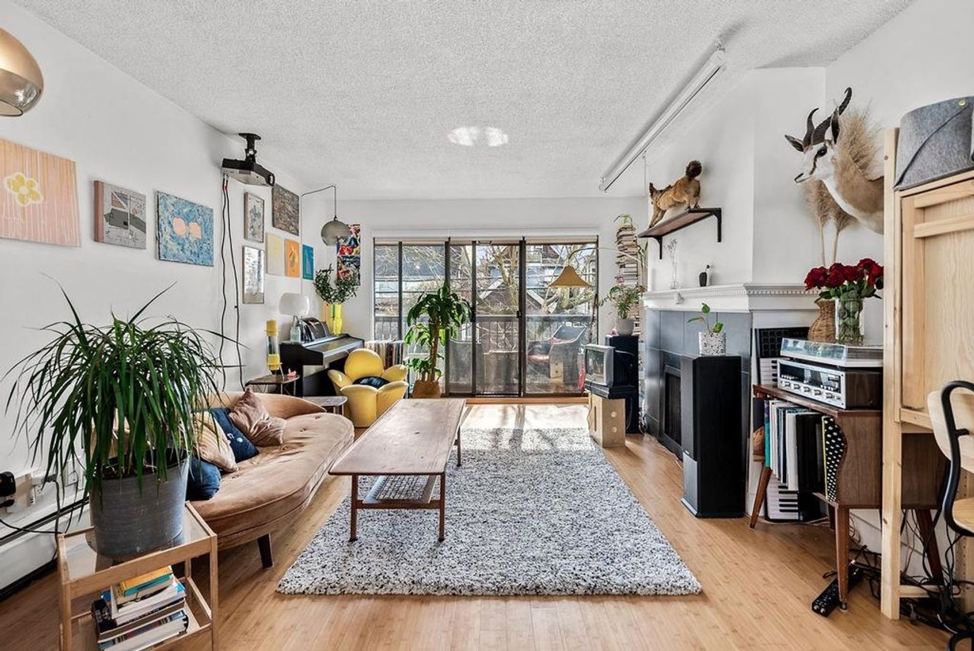 318 - 550 E 6th Avenue, Mount Pleasant VE, Vancouver East - 550-e-6th-avenue-mount-pleasant-ve-vancouver-east-03 318 - 550 E 6th Avenue, Mount Pleasant VE, Vancouver East - 550-e-6th-avenue-mount-pleasant-ve-vancouver-east-03