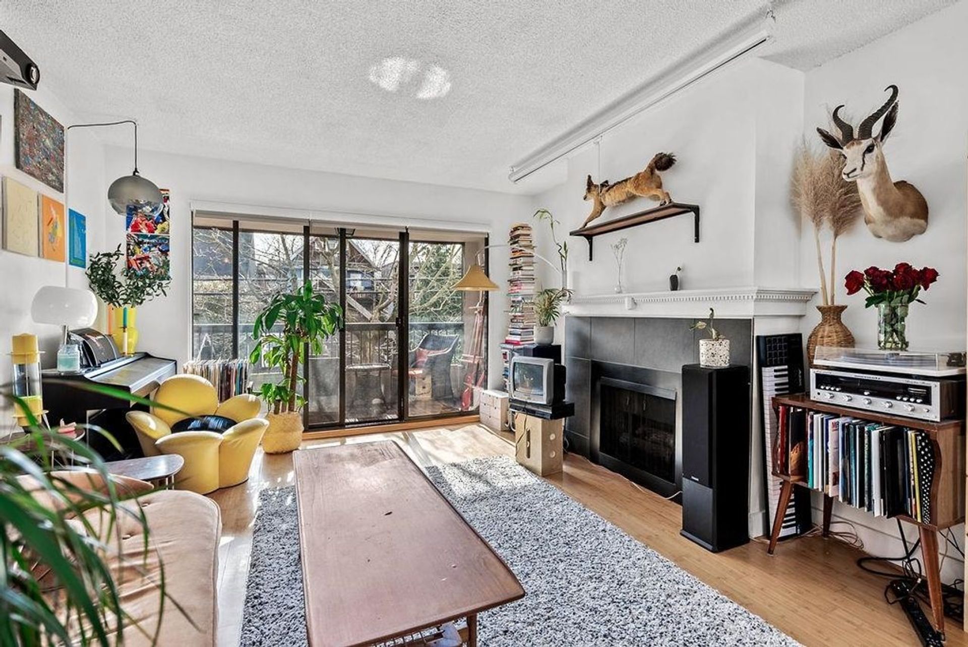 318 - 550 E 6th Avenue, Mount Pleasant VE, Vancouver East - 550-e-6th-avenue-mount-pleasant-ve-vancouver-east-04 318 - 550 E 6th Avenue, Mount Pleasant VE, Vancouver East - 550-e-6th-avenue-mount-pleasant-ve-vancouver-east-04