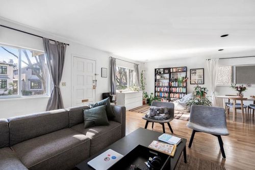 4017 W 32nd Avenue, Dunbar, Vancouver West - 4017-w-32nd-avenue-dunbar-vancouver-west-08 thumbnail 4017 W 32nd Avenue, Dunbar, Vancouver West - 4017-w-32nd-avenue-dunbar-vancouver-west-08