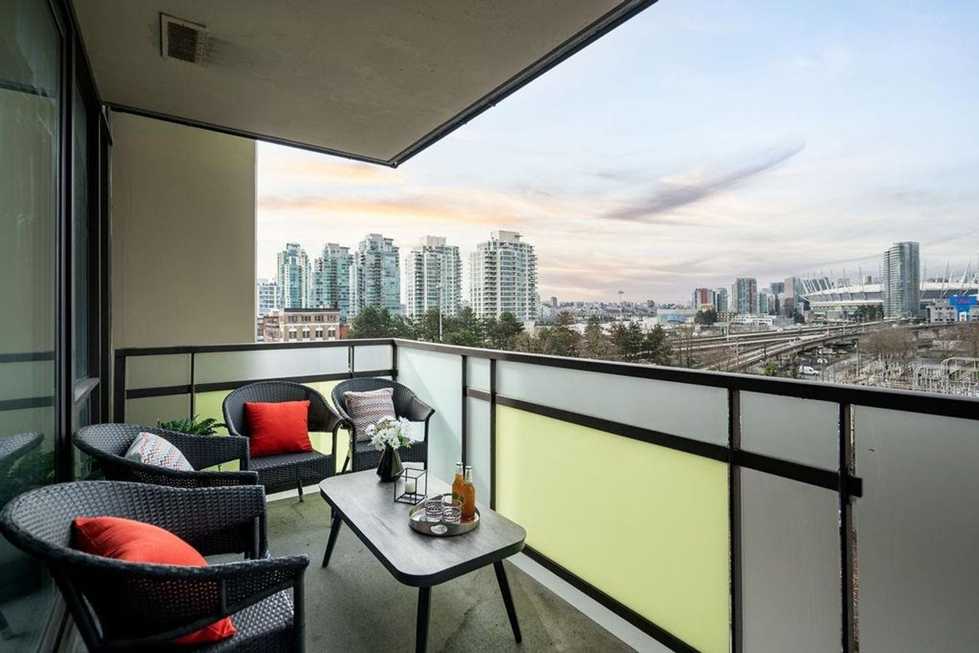 701 - 718 Main Street, Strathcona, Vancouver East photo number 1 701 - 718 Main Street, Strathcona, Vancouver East photo number 1