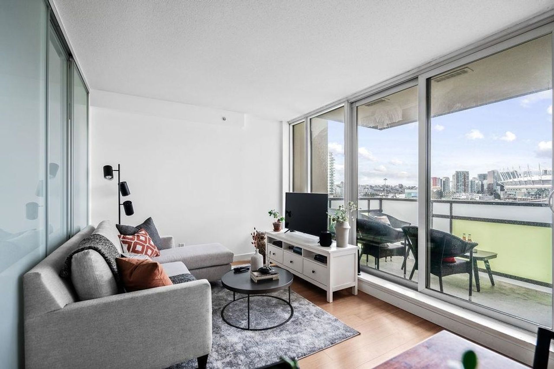 701 - 718 Main Street, Strathcona, Vancouver East - 718-main-street-strathcona-vancouver-east-04 701 - 718 Main Street, Strathcona, Vancouver East - 718-main-street-strathcona-vancouver-east-04