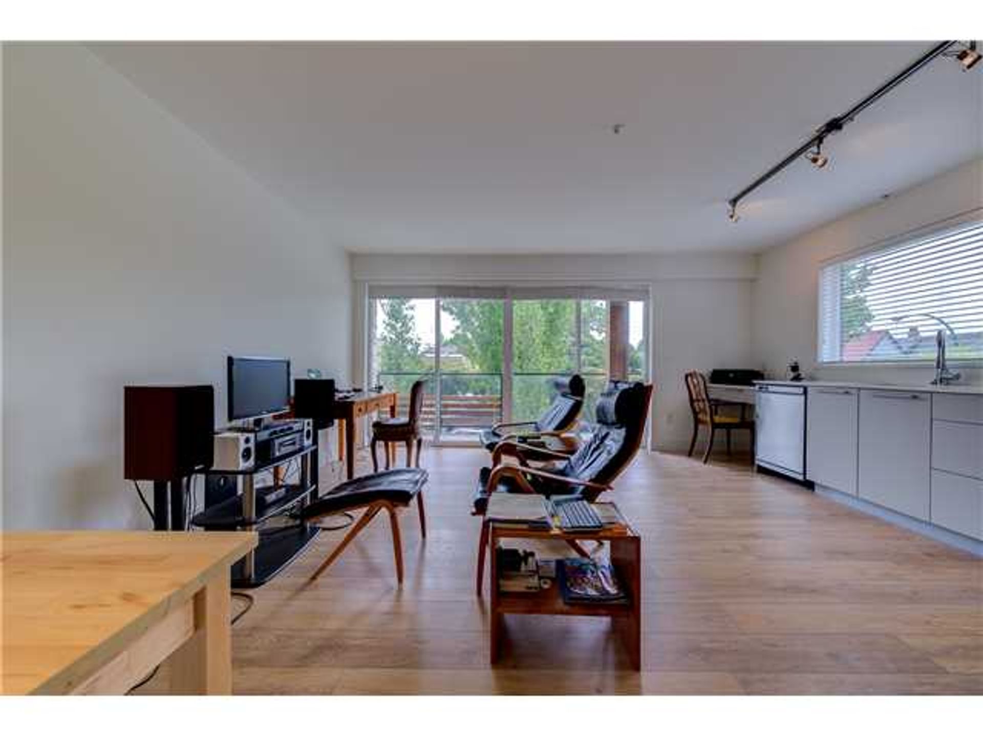 206 - 1661 E 2nd Avenue, Grandview Woodland, Vancouver East - 690fc2ec3dbd20bbe9866ebe87cf55863b6e83d0
