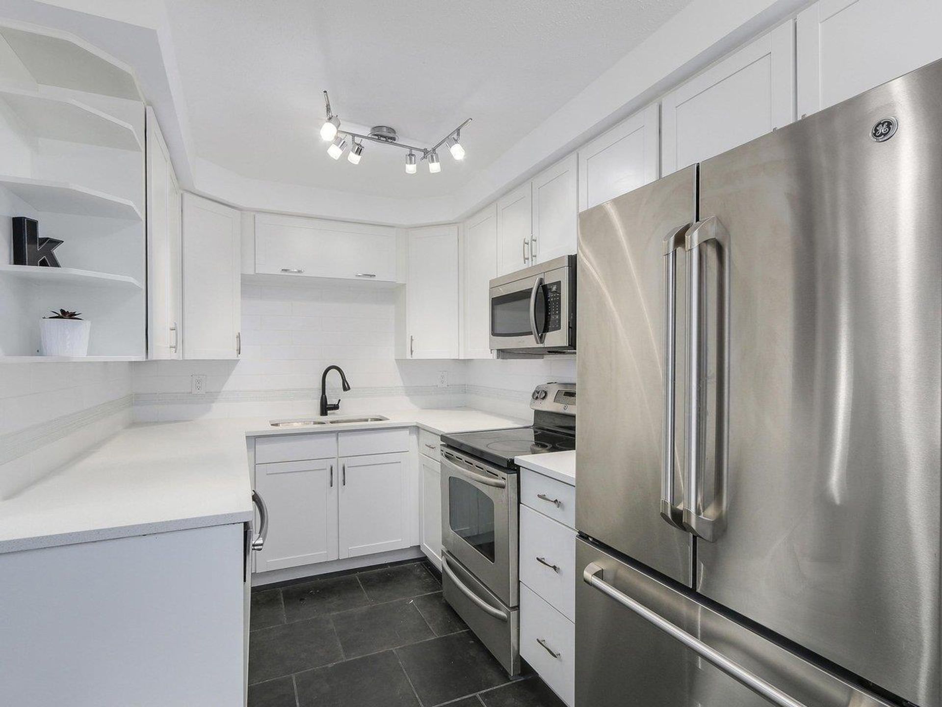 218 Cardiff Way, College Park PM, Port Moody - c42b3a0e07566a9336695d8d210300e87cc5bbee