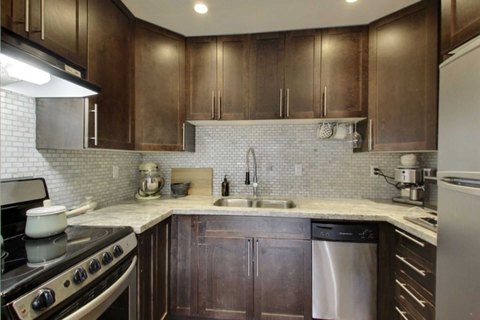 211 - 2173 W 6th Avenue, Kitsilano, Vancouver West - 7e1924526d37fdc13da394f99dbd7d307a7801d9