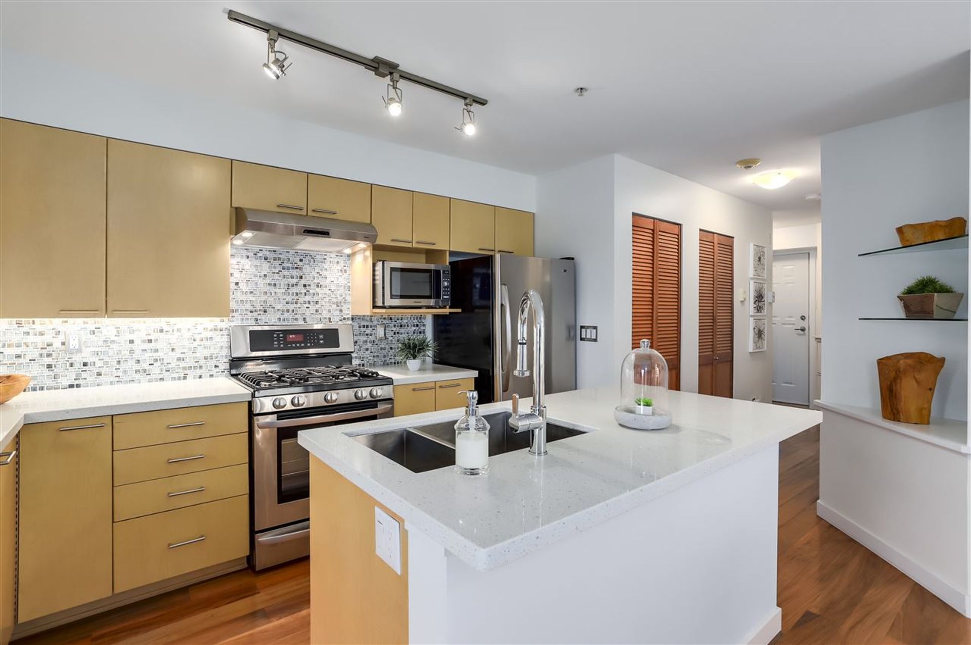 205 - 658 W 7th Avenue, Fairview VW, Vancouver West - a1d80a6b4c02ea17ad4574136979eafd8b645a59