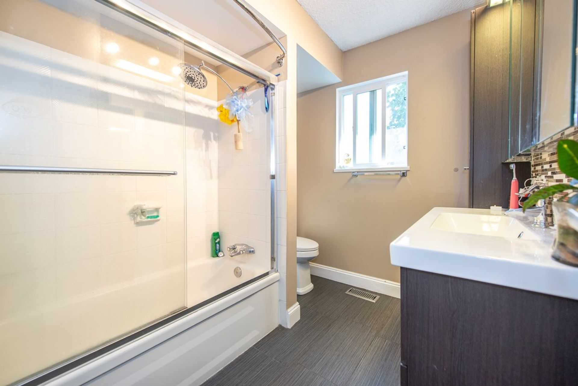 4404 52a Street, Hawthorne, Ladner - 6651f064708f5e164be1380c2798d3771595542a
