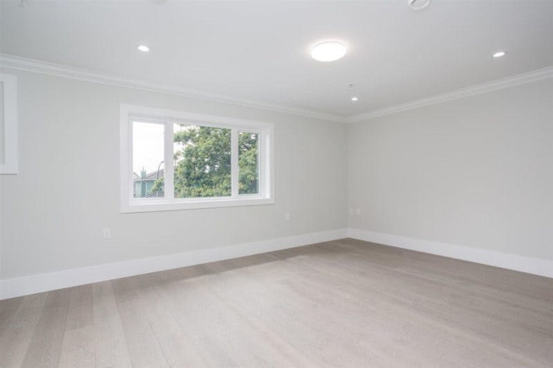 2443 E 40th Avenue, South Vancouver, Vancouver East - https___katemacphailavenuehqcom_wp-content_uploads_sites_1565_2021_05_bed-1-800x533