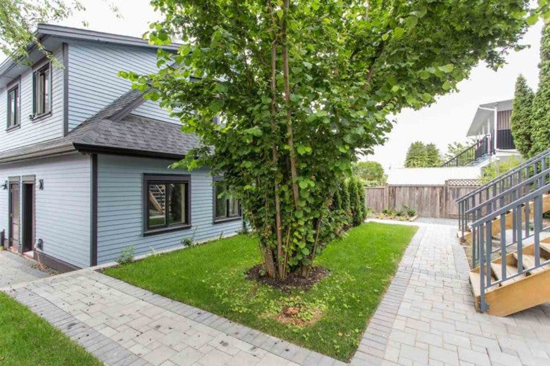 2443 E 40th Avenue, South Vancouver, Vancouver East - https___katemacphailavenuehqcom_wp-content_uploads_sites_1565_2021_05_yard-800x533