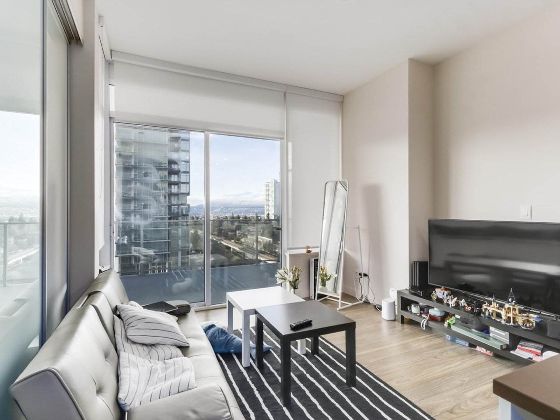 907 - 6383 Mckay Avenue, Metrotown, Burnaby South - 613c5e6f3af97caa9b2e48e509e9b8fac4c5a55f