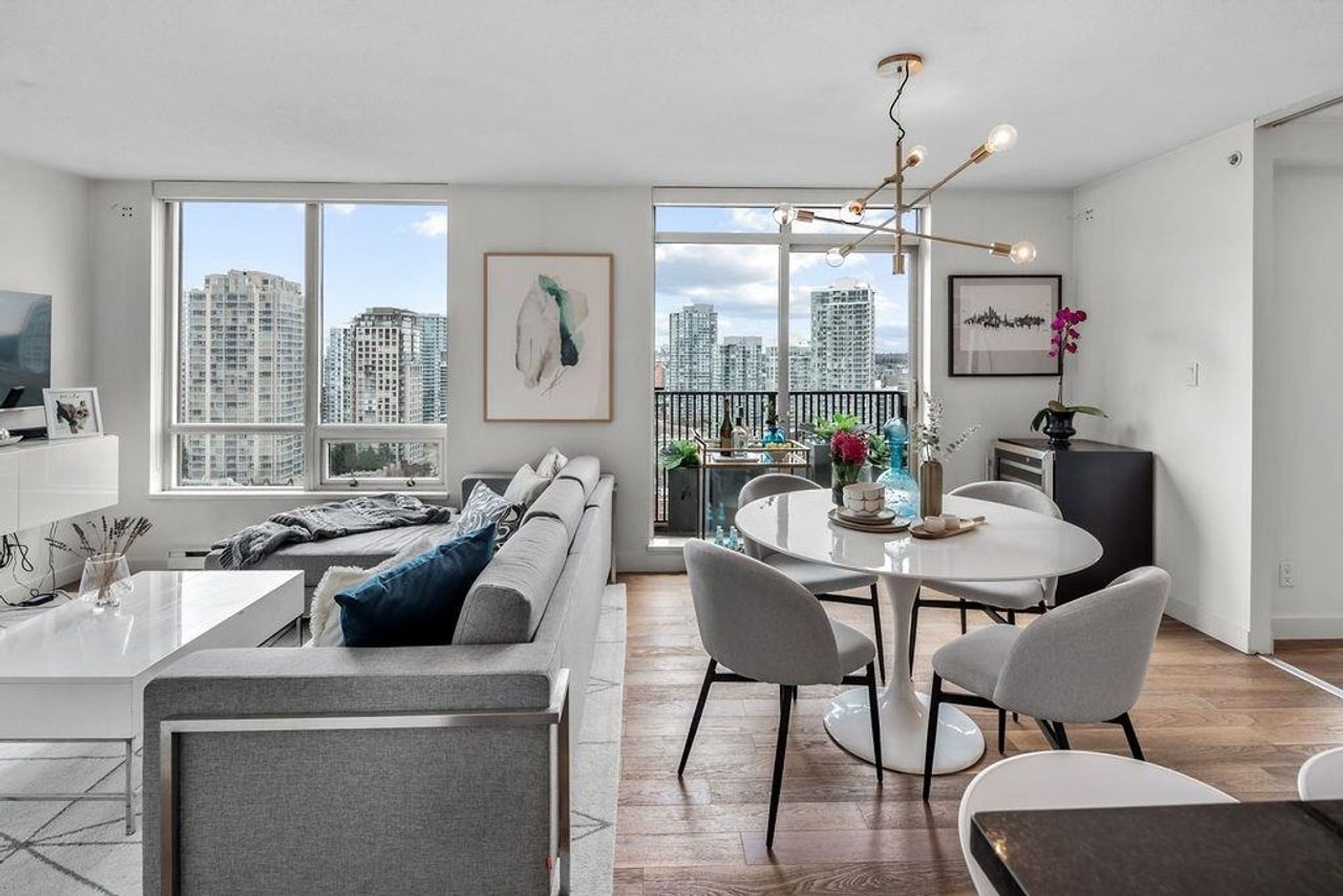 1704 - 1055 Homer Street, Yaletown, Vancouver West - 1055-homer-street-yaletown-vancouver-west-02 1704 - 1055 Homer Street, Yaletown, Vancouver West - 1055-homer-street-yaletown-vancouver-west-02