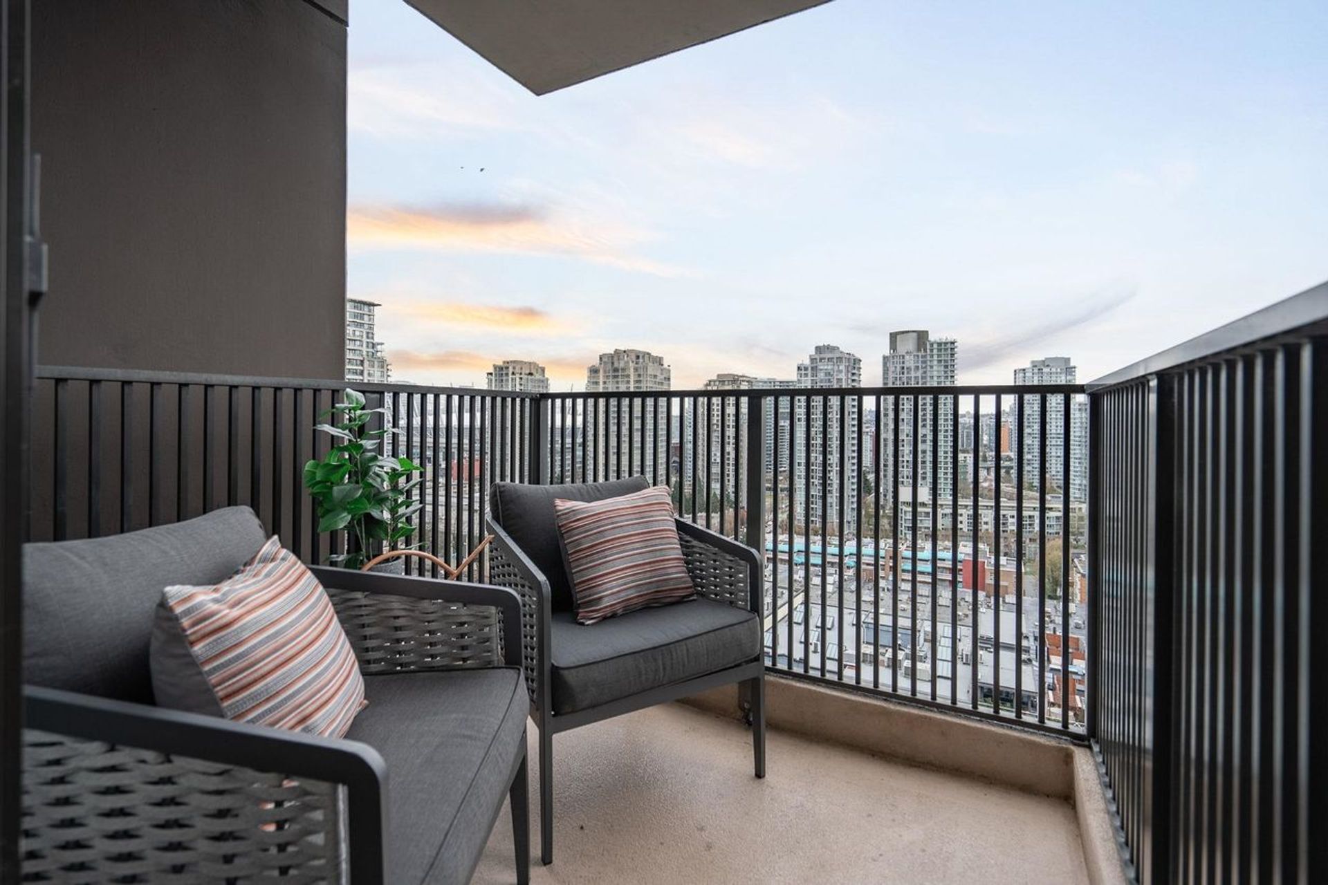 1704 - 1055 Homer Street, Yaletown, Vancouver West - 1055-homer-street-yaletown-vancouver-west-14 1704 - 1055 Homer Street, Yaletown, Vancouver West - 1055-homer-street-yaletown-vancouver-west-14