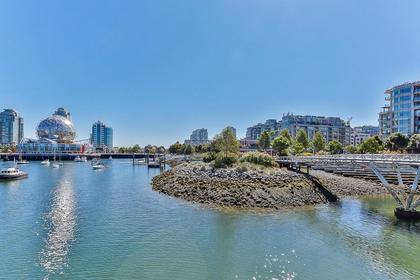 19 at 1001 - 1661  Street, False Creek, Vancouver West