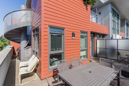 19 at 412 - 2250 Commerci Drive, Grandview Woodland, Vancouver East