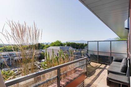 19 at 419 - 2250 Commerci Drive, Grandview Woodland, Vancouver East