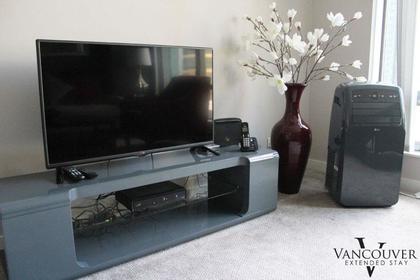 4 at 703 - 1200 West Georgia Street, Coal Harbour, Vancouver West