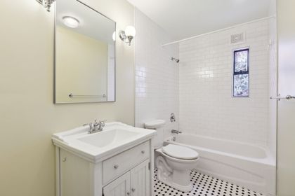 15 at 3 - 1786 Esquimalt Avenue, Ambleside, West Vancouver