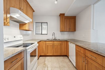 9 at 3 - 1786 Esquimalt Avenue, Ambleside, West Vancouver