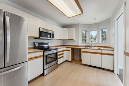 6 at 3969 Creekside Place, Burnaby Hospital, Burnaby South